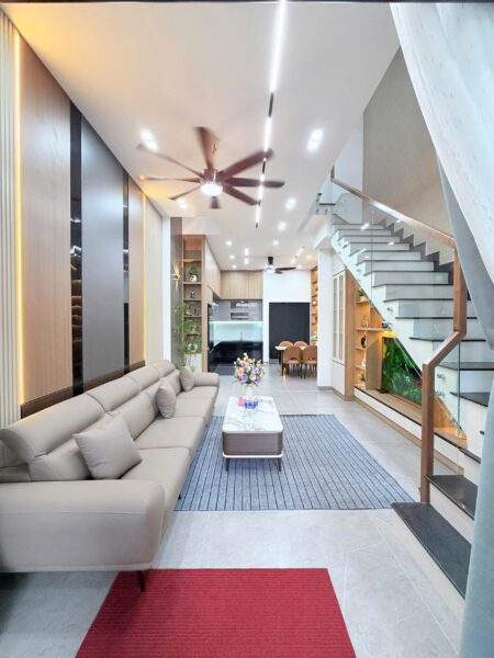 Cho thuê nhà 3 tầng mặt tiền Nguyễn Phước Nguyên 26tr