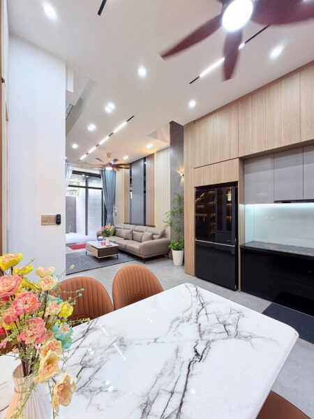 Cho thuê nhà 3 tầng mặt tiền Nguyễn Phước Nguyên 26tr