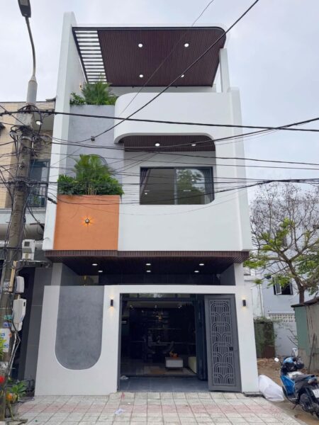 Nhà 3 tầng mặt tiền Hoà Minh 74mv, 7890